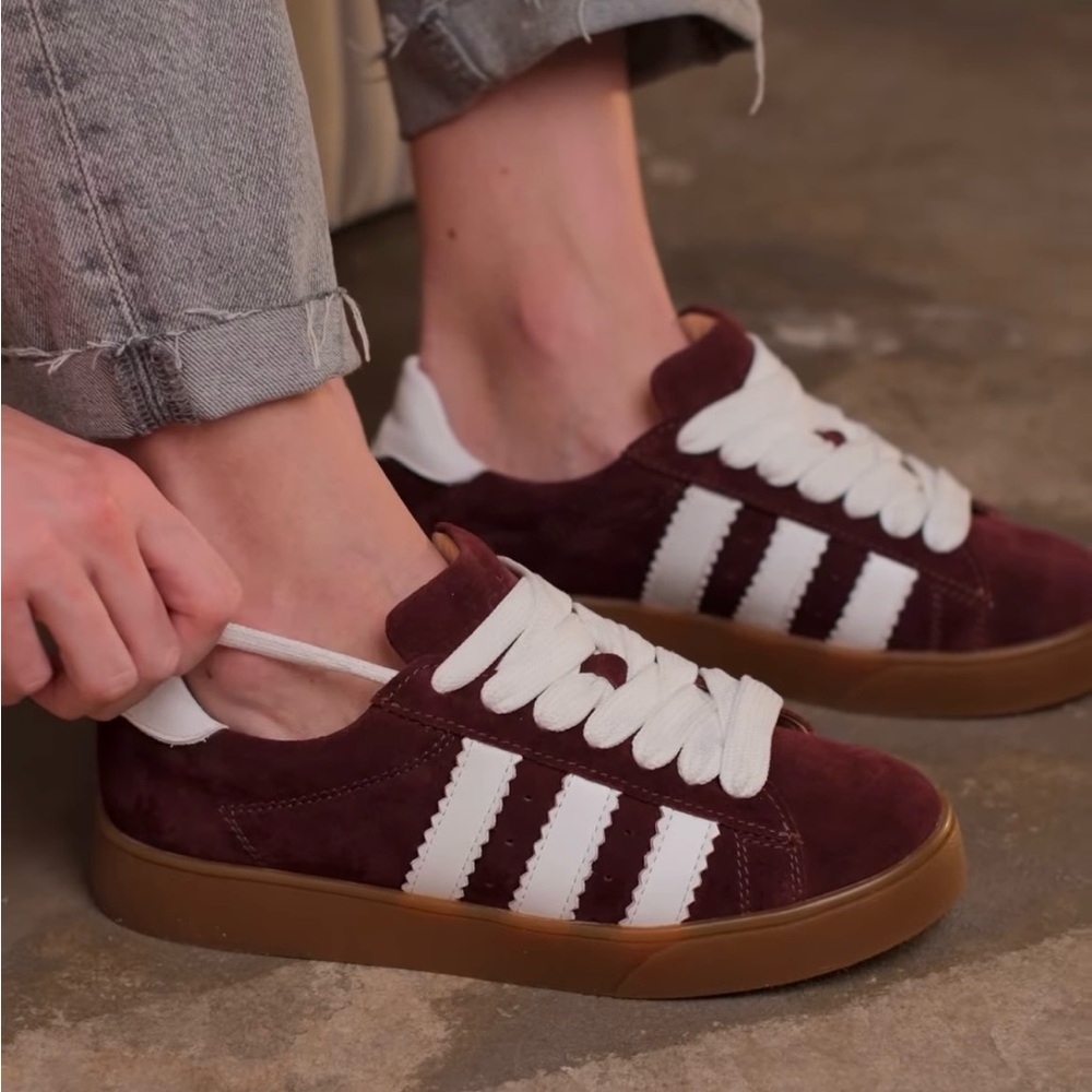 Sneakers ( not adidas)